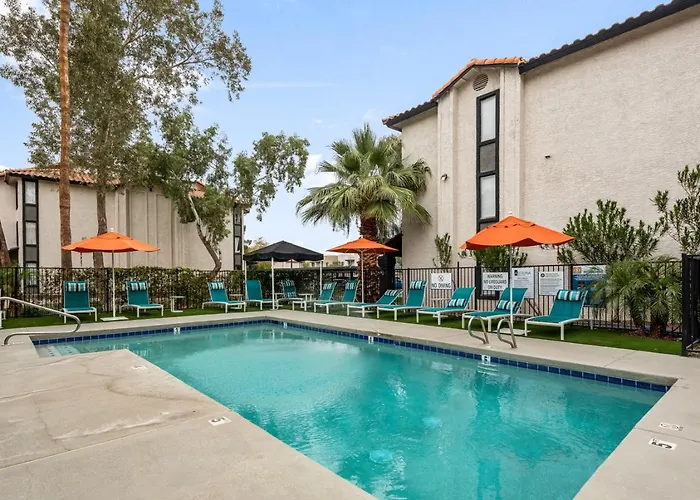 Apartment Comfy 2br Pool Gym Prime Location *
