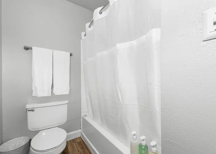 Comfy 2br Pool Gym Prime Location * Tempe