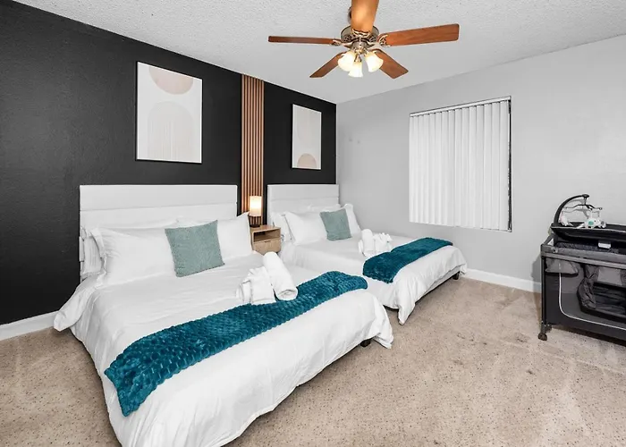 Comfy 2br Pool Gym Prime Location *