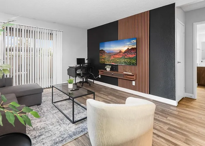 Apartment Comfy 2br Pool Gym Prime Location